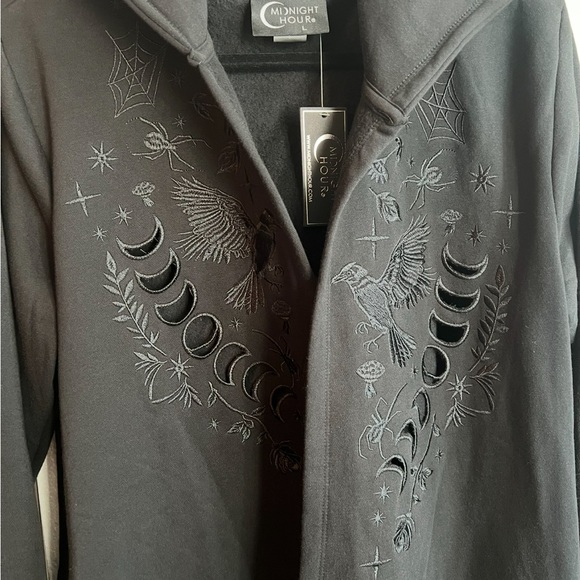 Midnight Hour Raven Embroidered Cloak New - Picture 3 of 5